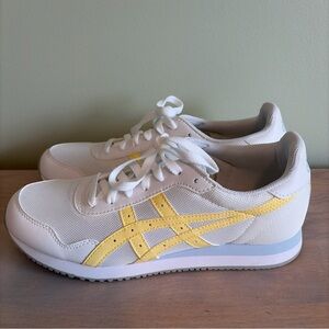 ASICS Women's Tiger Runner 1202A174 Shoes Sneakers Size 9.5, worn once!